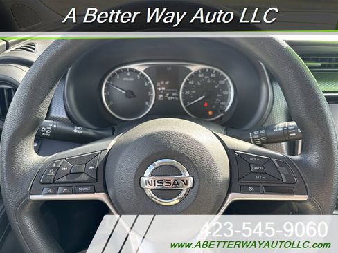 Used 2019 Nissan Kicks S image 9