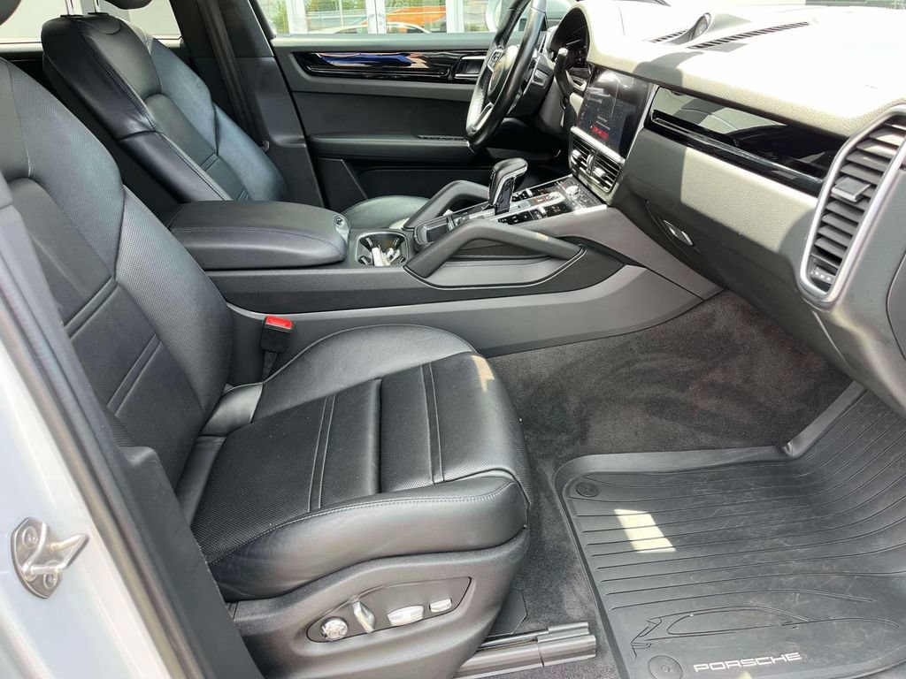 Used 2021 Porsche Cayenne AWD/4WD image 23