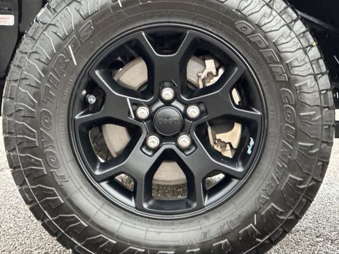 Used 2021 Jeep Wrangler Sport image 26