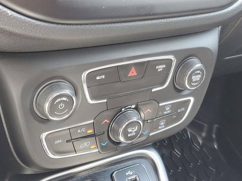 Used 2019 Jeep Compass Latitude AWD/4WD image 22