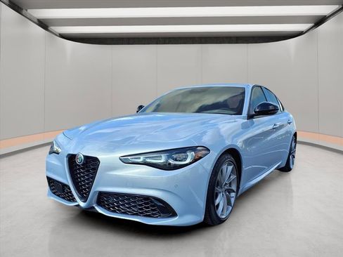 New 2025 Alfa Romeo Giulia image 3
