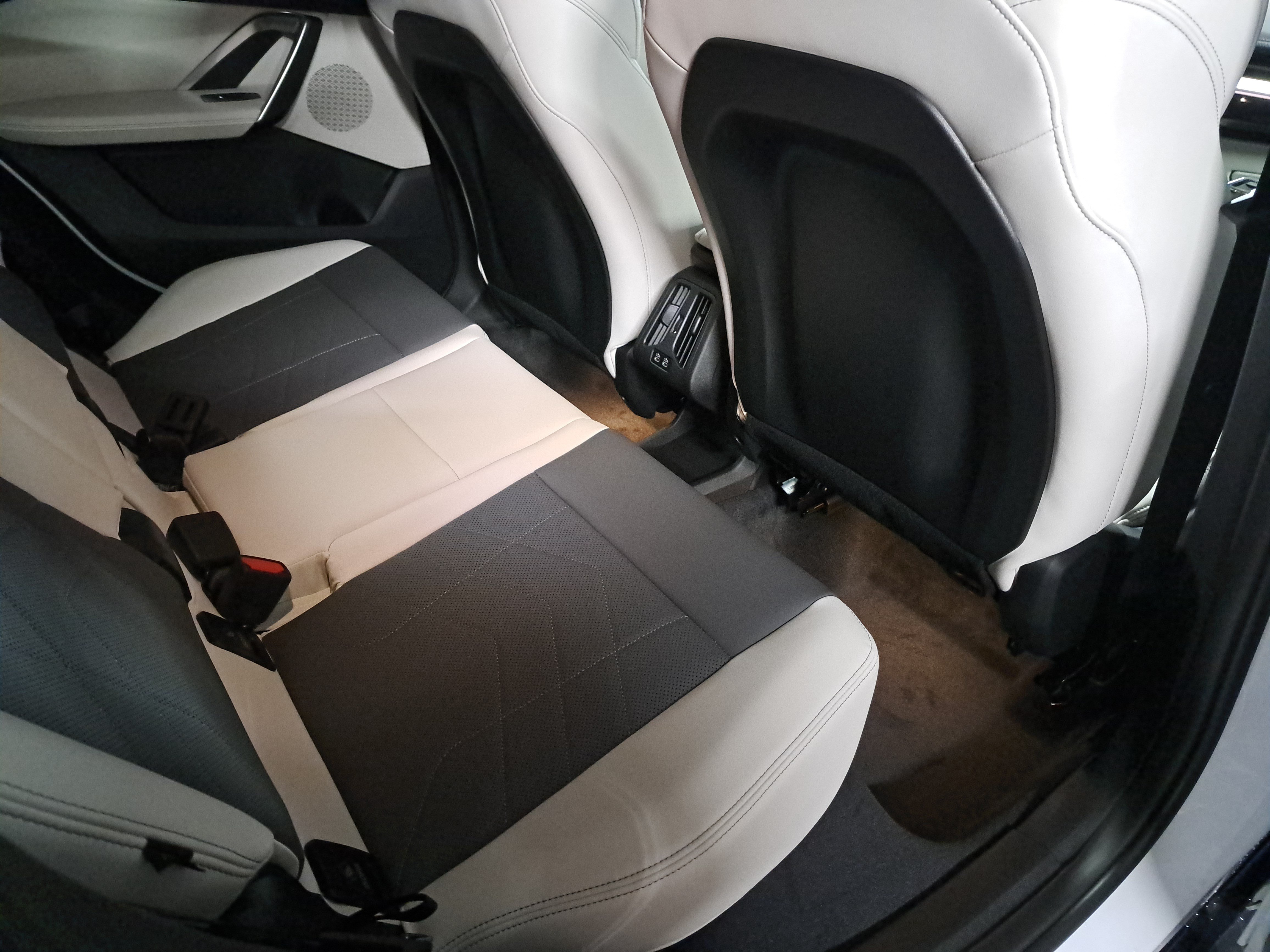 Certified 2027 BMW X1 xDrive28i AWD/4WD image 11