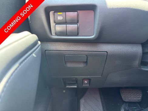 Used 2021 Toyota Highlander L FWD image 24