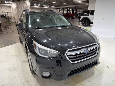 Used 2018 Subaru Outback 2.5i Premium image 3