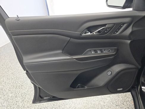 Used 2023 GMC Acadia SLT w/ Preferred Package image 23