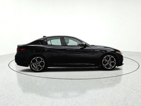 Used 2023 Alfa Romeo Giulia Veloce AWD/4WD image 7