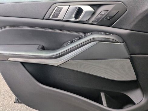 Used 2021 BMW X5 M50i image 28