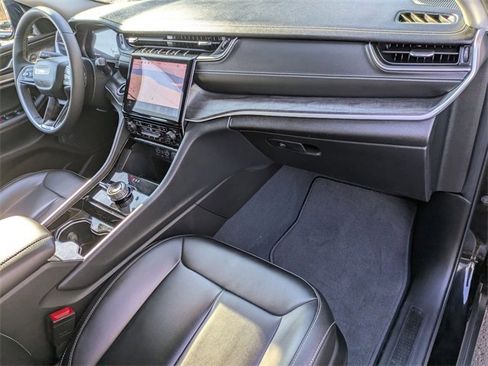 Certified 2023 Jeep Grand Cherokee L Limited w/ Black Appearance Package image 30