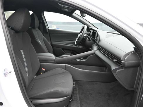 Used 2025 Hyundai Elantra Sport image 11