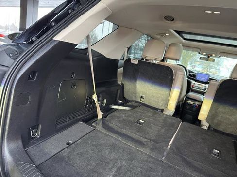 Certified 2022 Ford Explorer XLT w/ Equipment Group 202A image 9