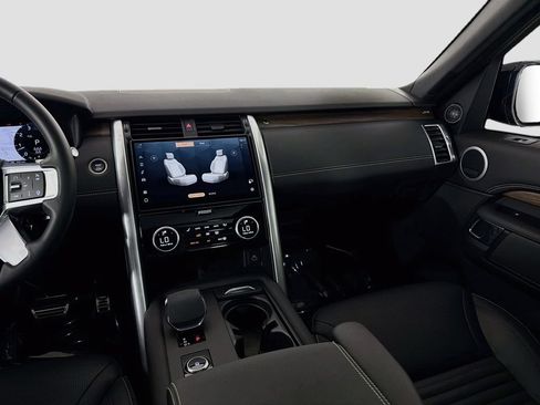 Certified 2025 Land Rover Discovery Dynamic SE AWD/4WD image 25