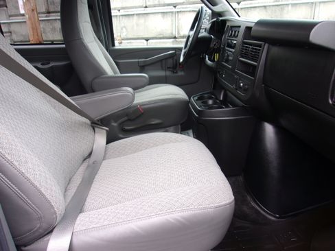 Used 2016 Chevrolet Express 3500 LT w/ LT Preferred Equipment Group image 25