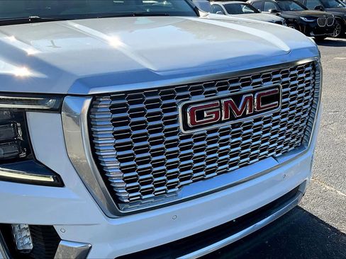 Used 2022 GMC Yukon Denali w/ Denali Premium Package image 29