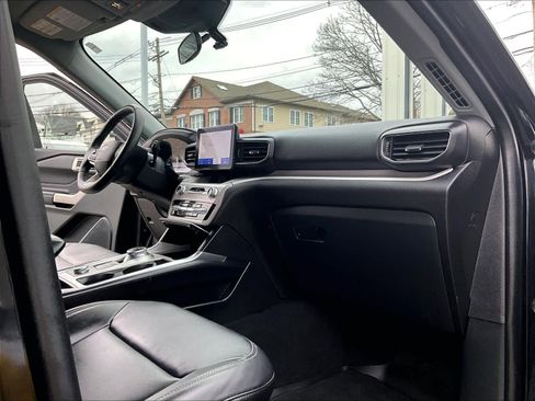 Used 2023 Ford Explorer XLT w/ Equipment Group 202A image 14