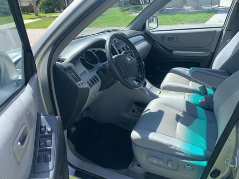 Used 2004 Toyota Highlander 2WD V6 image 5