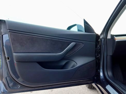 Used 2018 Tesla Model 3 Long Range RWD image 12