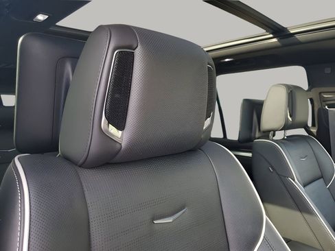 Certified 2025 Cadillac Escalade Premium Luxury image 16