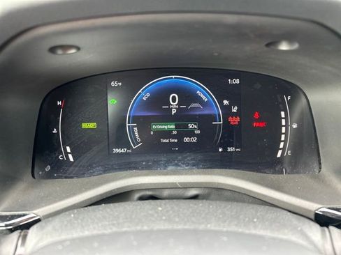 Used 2025 Toyota Camry SE image 29