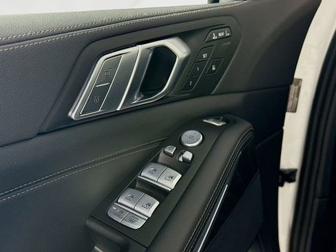 Used 2022 BMW X7 xDrive40i w/ Premium Package image 18