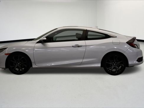 Used 2020 Honda Civic Touring image 2