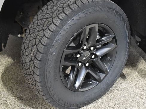 Used 2024 Chevrolet Silverado 1500 LT Trail Boss w/ Convenience Package II image 12