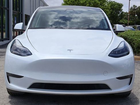 Used 2024 Tesla Model Y Performance AWD/4WD image 11