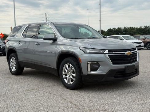 Used 2023 Chevrolet Traverse LS w/ Safety Package FWD image 8