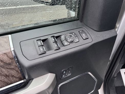 Used 2019 Ford F350 Lariat w/ Chrome Package image 12