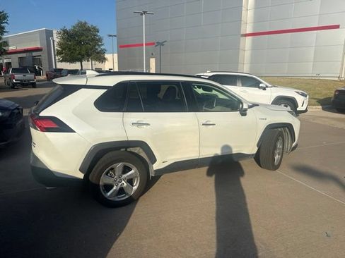 Used 2021 Toyota RAV4 Limited AWD/4WD image 3