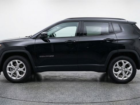 Used 2025 Jeep Compass Latitude image 5