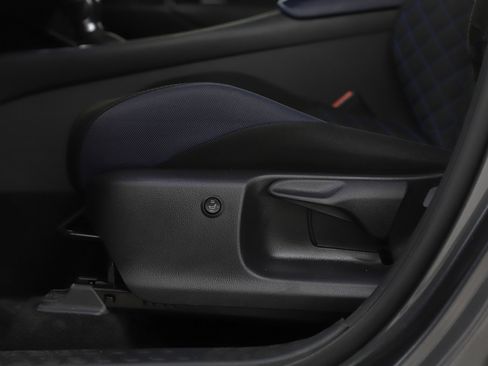 Used 2021 Toyota C-HR XLE image 22