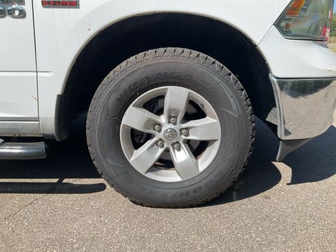Used 2018 RAM 1500 Classic SLT AWD/4WD image 18