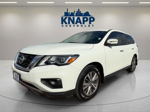 Used 2020 Nissan Pathfinder S image 1