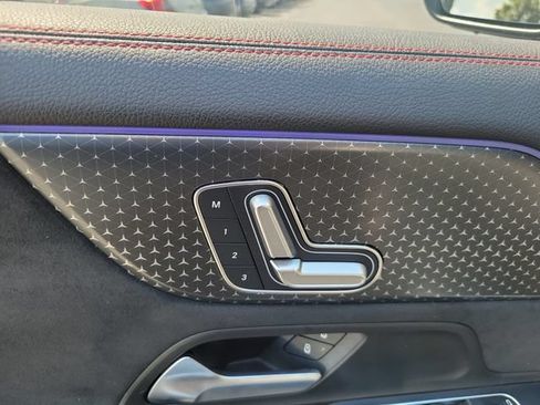 Used 2025 Mercedes-Benz GLA 250 image 17