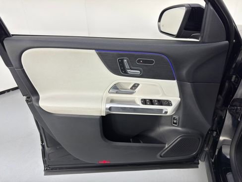 Used 2023 Mercedes-Benz GLB 250 image 44