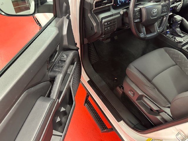 Used 2025 Toyota Tacoma SR w/ SR Upgrade Package AWD/4WD image 9