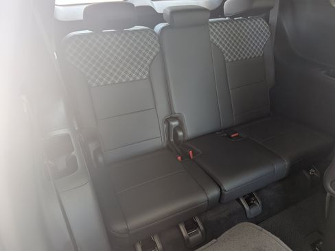 Used 2024 GMC Acadia Denali FWD image 22