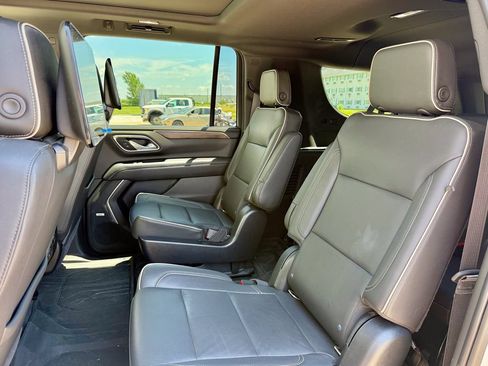 Used 2021 Chevrolet Suburban Premier AWD/4WD image 12