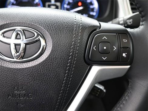 Used 2016 Toyota Highlander XLE image 23