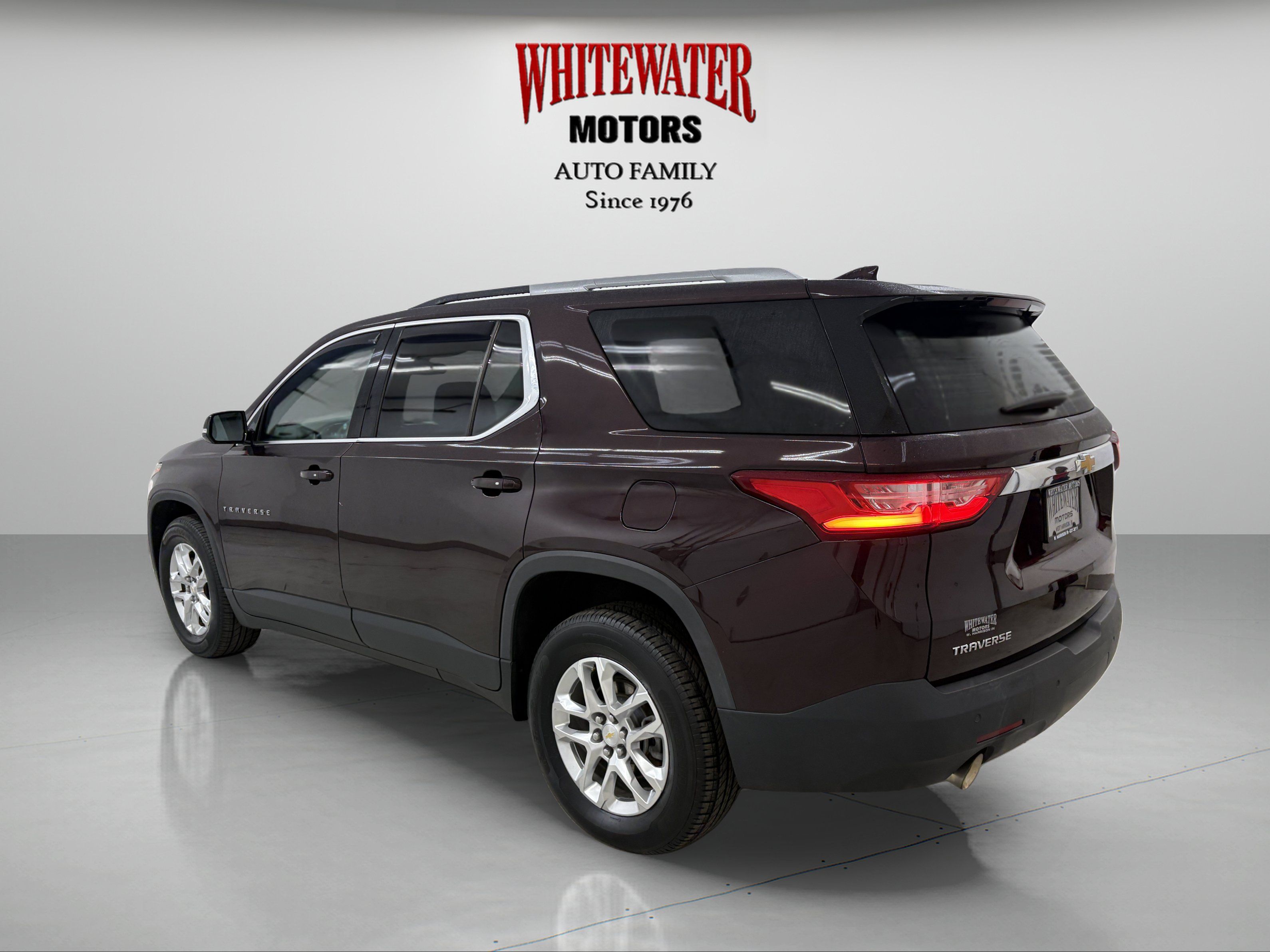 Used 2018 Chevrolet Traverse LT FWD image 2