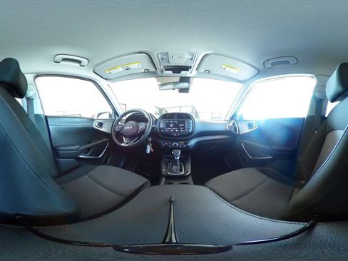 Used 2025 Kia Soul LX w/ LX Technology Package FWD image 40