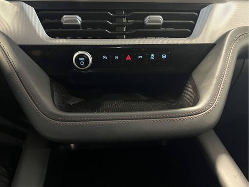 Used 2025 Ford Explorer Active AWD/4WD image 23