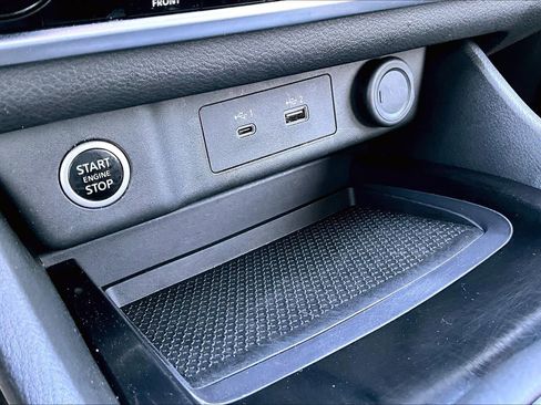 Certified 2023 Nissan Rogue SV image 31