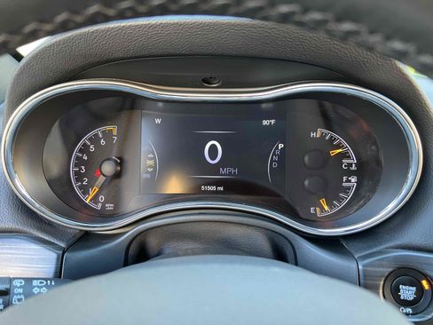 Used 2021 Jeep Grand Cherokee Laredo X image 7