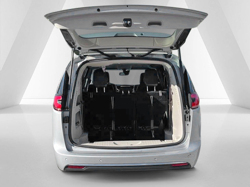 Used 2024 Chrysler Pacifica Touring-L FWD image 8