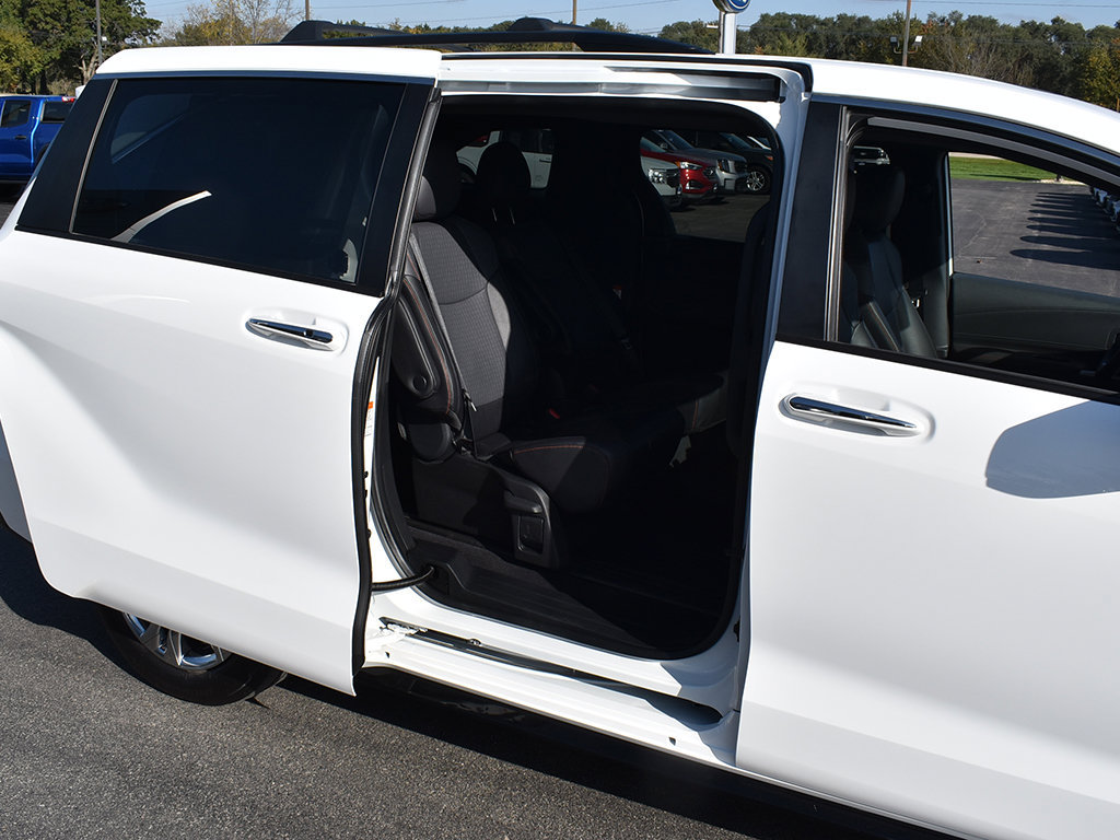 Used 2023 Toyota Sienna XSE w/ XSE Plus Package AWD/4WD image 20