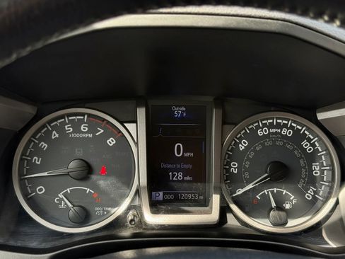 Used 2017 Toyota Tacoma SR5 w/ Tow Package AWD/4WD image 15