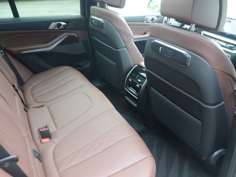 Used 2025 BMW X5 xDrive50e AWD/4WD image 13