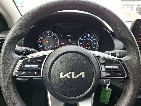 Certified 2022 Kia Forte LXS image 18