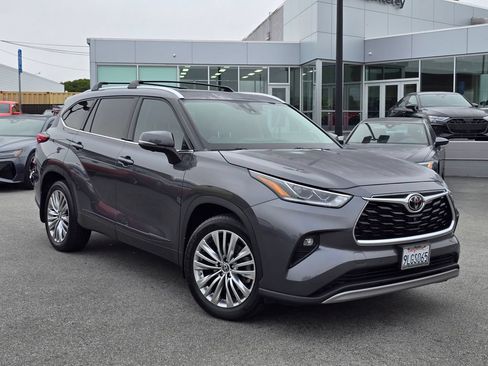 Used 2023 Toyota Highlander Platinum AWD/4WD image 1